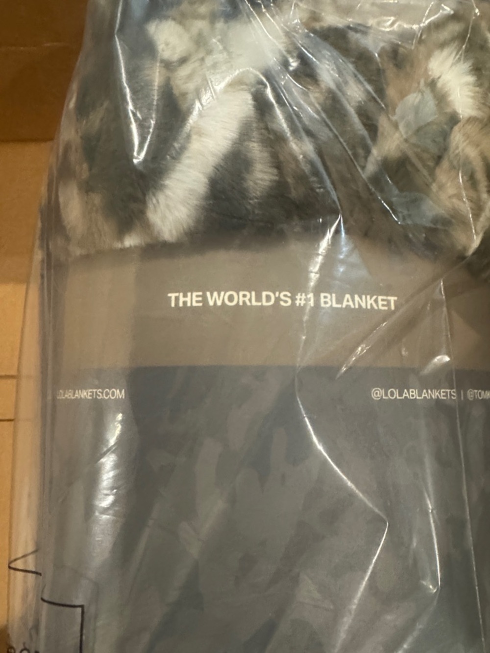 Lola Blankets/Sagebrush Camo Plush Throw/Blanket/Size L/NEW! NIB! SEALED! - Picture 7 of 16